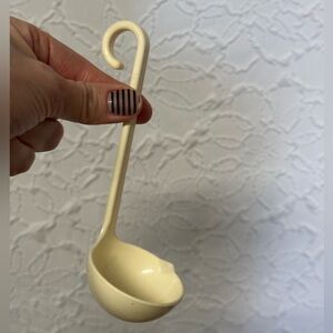 Vintage Tupperware White Ladle Spoon Hong Kong 5.5"